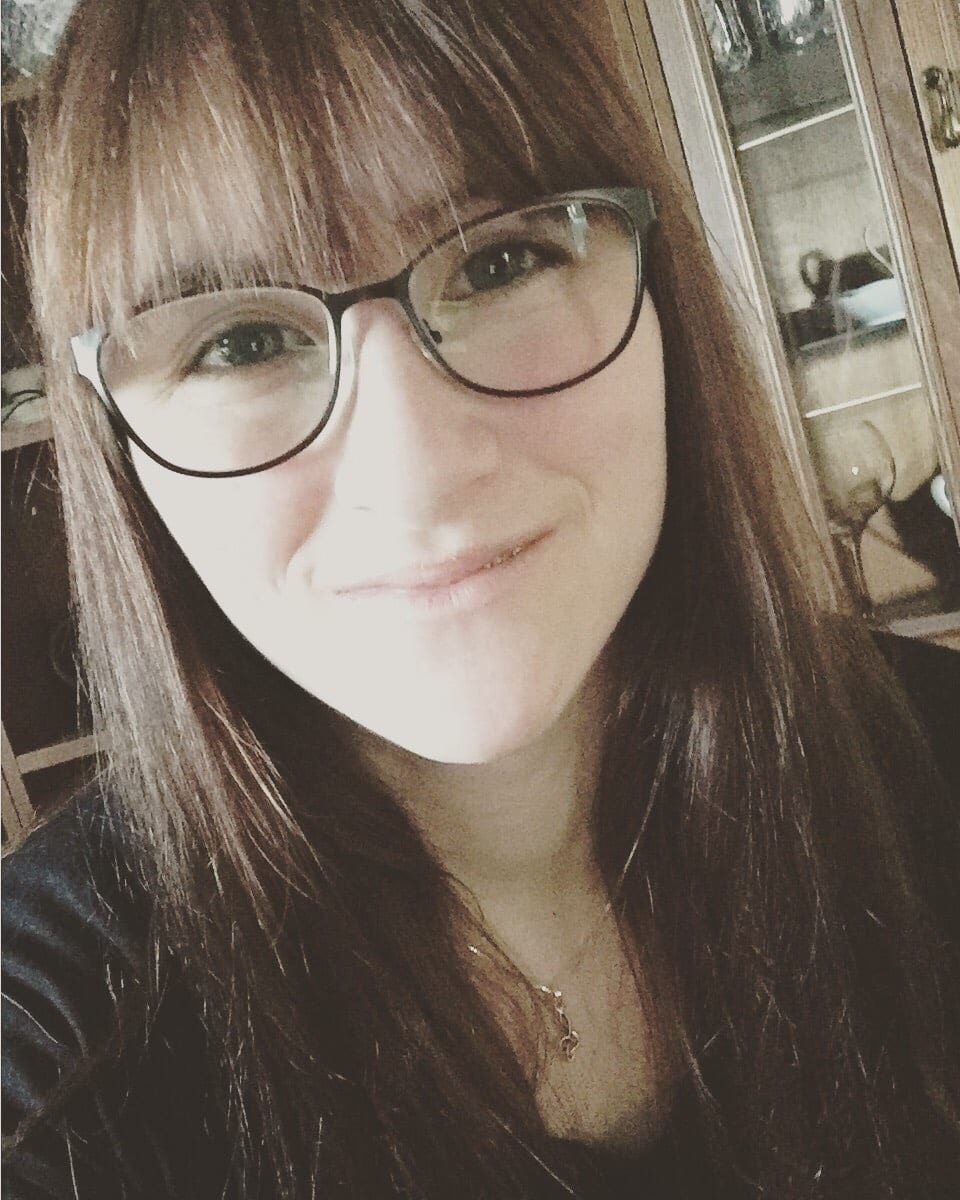 Jag känner mig instängd i mig själv ibland, som ett stort svart rum utan dörrar. Jag känner att inuti mig finns så mycket som vill ut.
