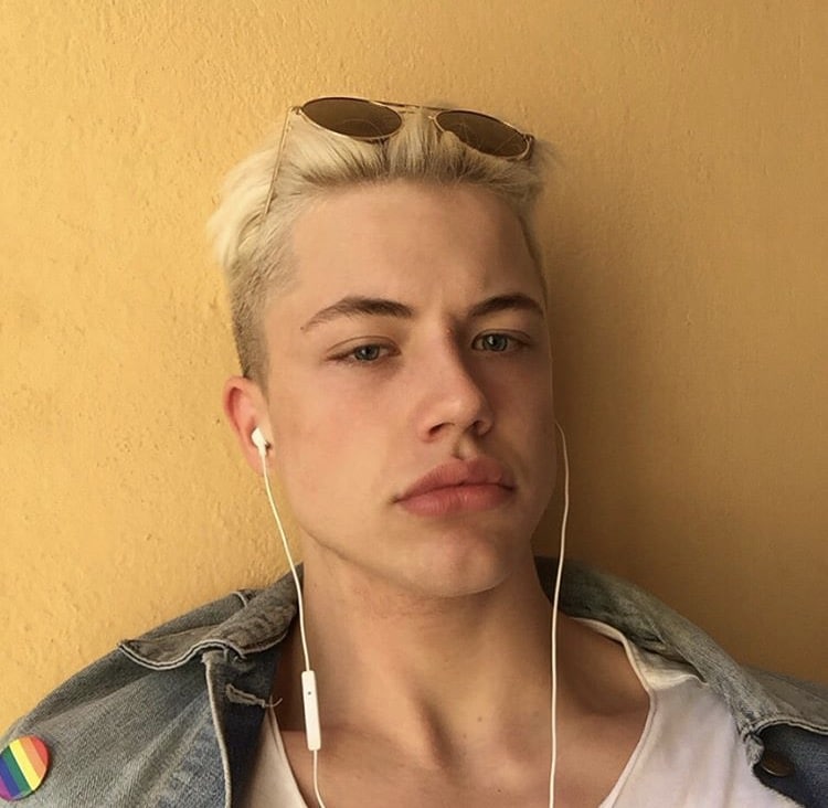 Jag utbrister att jag är homosexuell och tårarna forsar